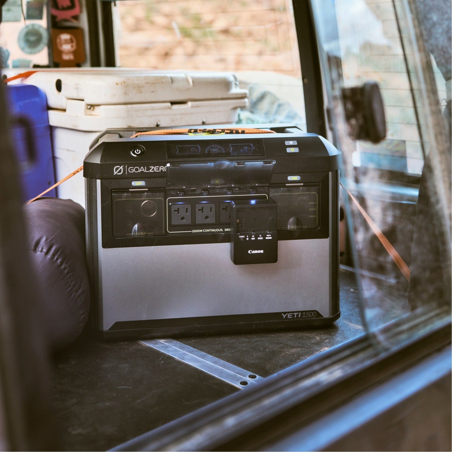 Goal Zero Yeti 1500 + 200W Solar Generator
